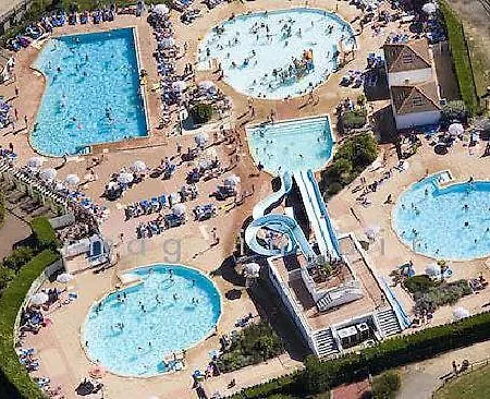 Le Bocage Vendeen Maison 6 Personnes, Dans Résidence Privée, Village Vacances, Au Coeur D'un Golf 18 Trous, Accès Piscines Gratuit Hébergement de vacances