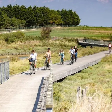 Hébergement de vacances Le Bocage Vendeen Maison 6 Personnes, Dans Résidence Privée, Village Vacances, Au Coeur D'un Golf 18 Trous, Accès Piscines Gratuit Talmont-Saint-Hilaire